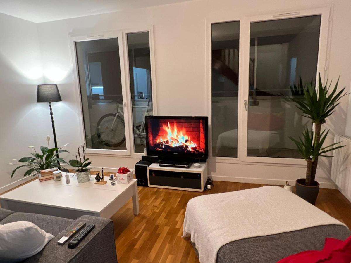 Entire Apartment With Terrace Paris Luaran gambar
