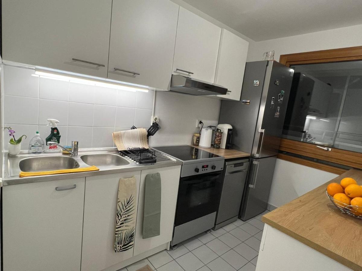 Entire Apartment With Terrace Paris Luaran gambar